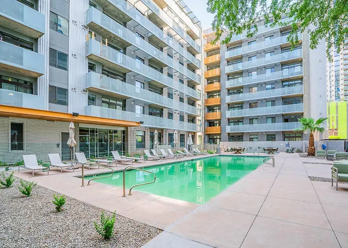 Cdt Phx Pool Gym Balcony Wd Parking Apartment *