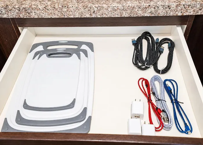 Apartment Cdt Phx Pool Gym Balcony Wd Parking *